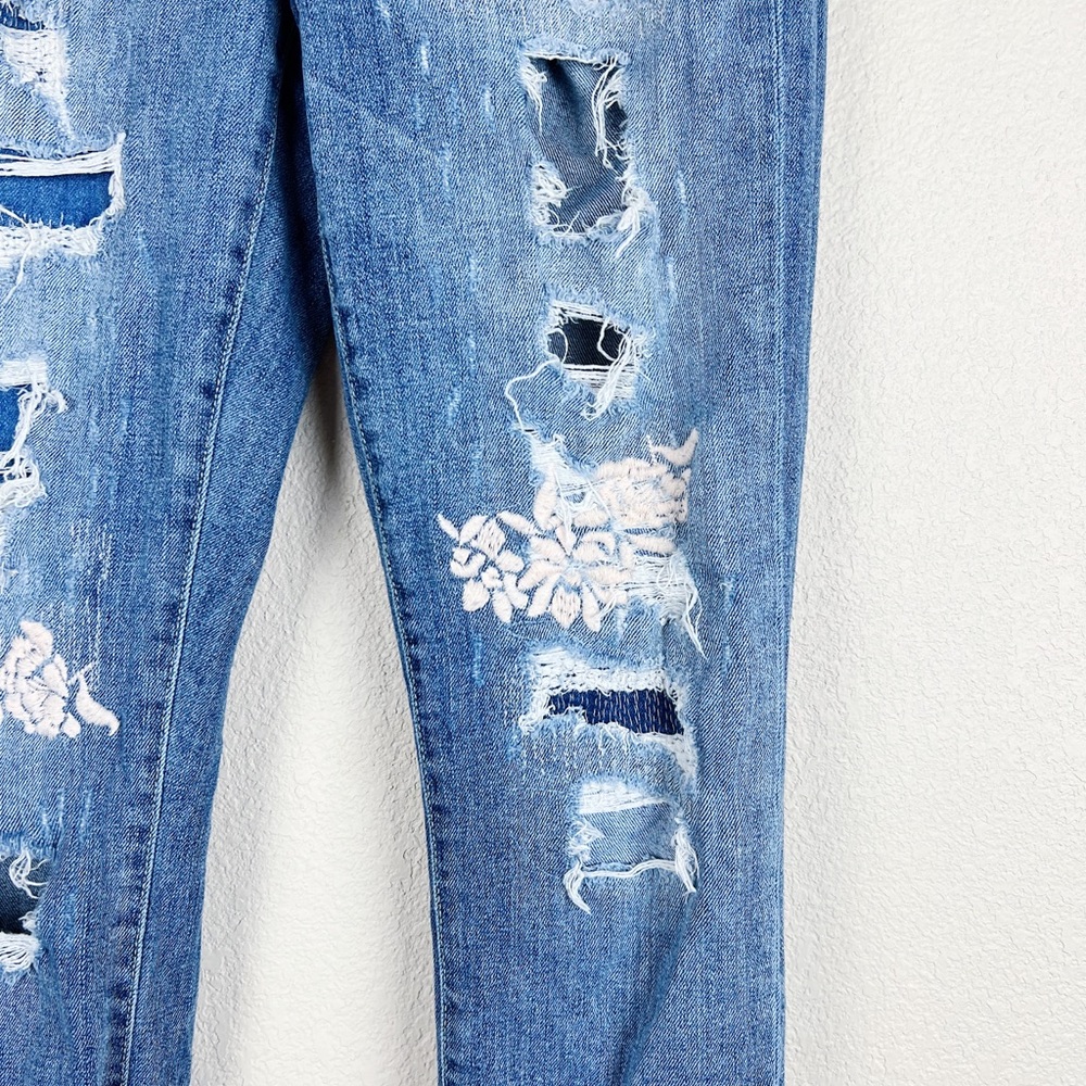 GUESS Embroidered Floral Distressed Hugh Rise Skinny Jeans Sz 26 - Picture 3 of 10